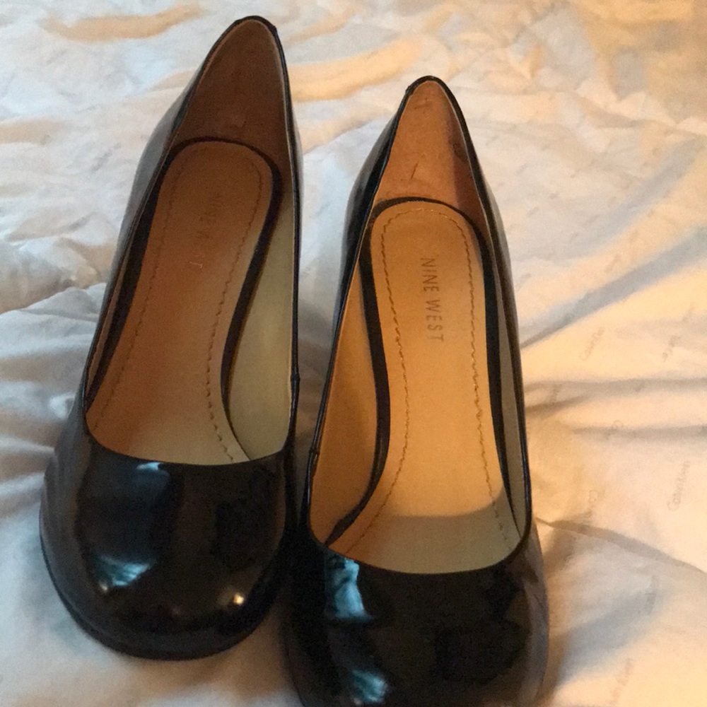 Nine West shiny black heels